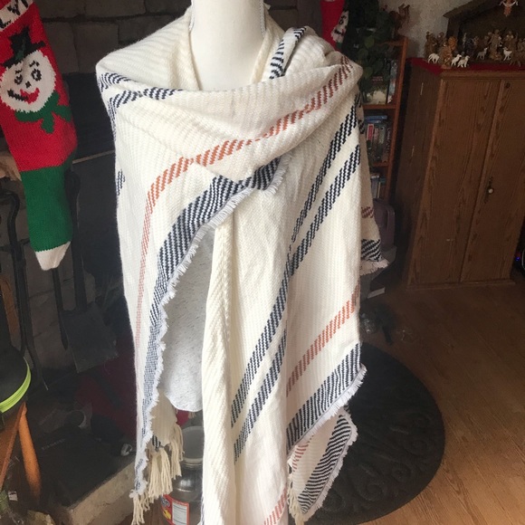 Free People Topanga Fringe Ruana poncho wrap NWOT - Picture 7 of 8